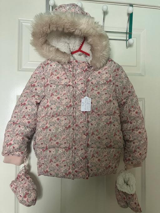 Buy & Sell West Yorkshire Bradford - Photos for Girls winter coat 3-4 years with mittens £5