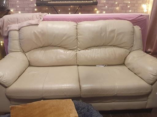 Buy & Sell North Northamptonshire Denington Industrial Estate - North Northamptonshire - Photos for 2 seater leather sofa cream