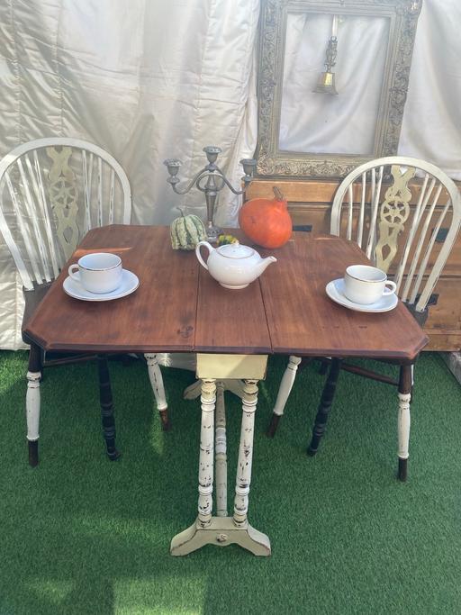 Buy & Sell South West London Merton - Photos for Dining table with 2x Vintage Windsor dining 