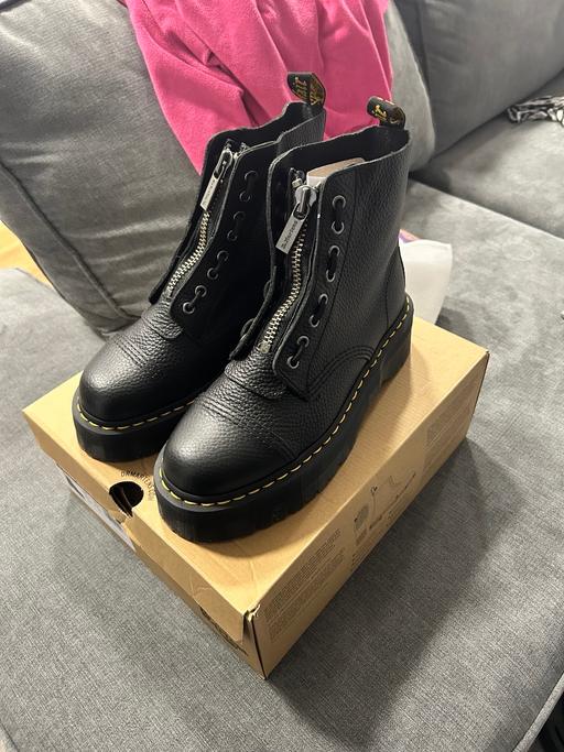 Buy & Sell Central London St Pancras - Central London - Photos for Dr martens Sinclair size 8