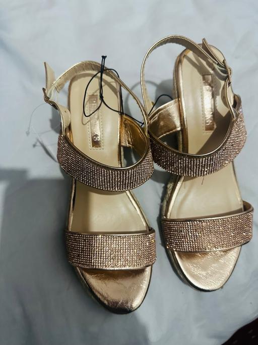 Buy & Sell West Midlands Birmingham - Photos for Gold sandals