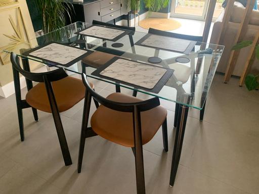 Buy & Sell Kent Dover - Photos for 4 dining chairs and table