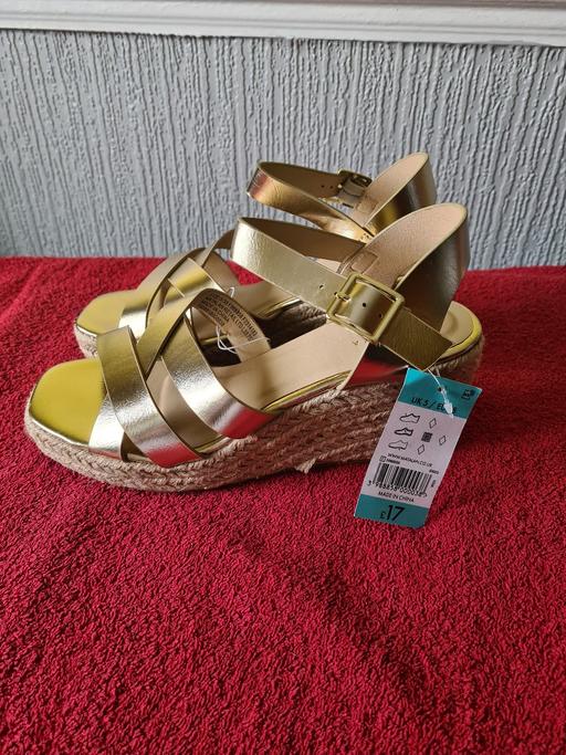 Buy & Sell Nottinghamshire Mansfield - Photos for new Papaya gold wide fit sandals size 5