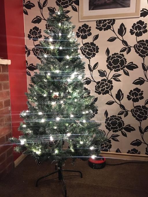 Buy & Sell Warwickshire North Warwickshire - Photos for Habitat 5ft Pre lit Christmas Tree