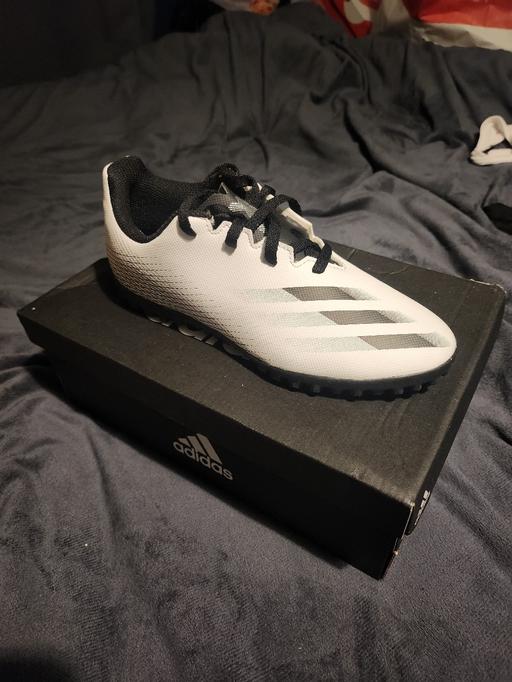 Buy & Sell Lancashire South Ribble - Photos for Boy New White and black AstroTurf trainers