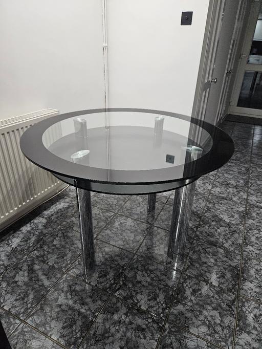 Buy & Sell Essex Basildon - Photos for Round glass dining table