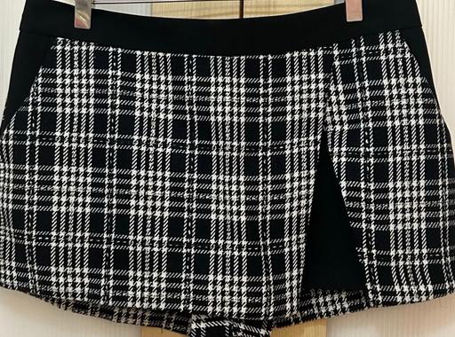 Buy & Sell Surrey Mole Valley - Photos for Skort = Skirt/Shorts - UK14 - Black/White New