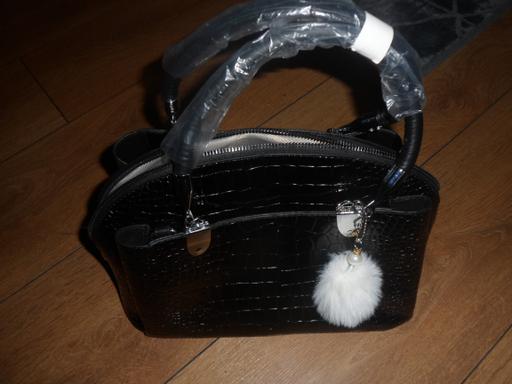 Buy & Sell Greater Manchester Manchester - Photos for NEW BLACK SHINY HAND BAG