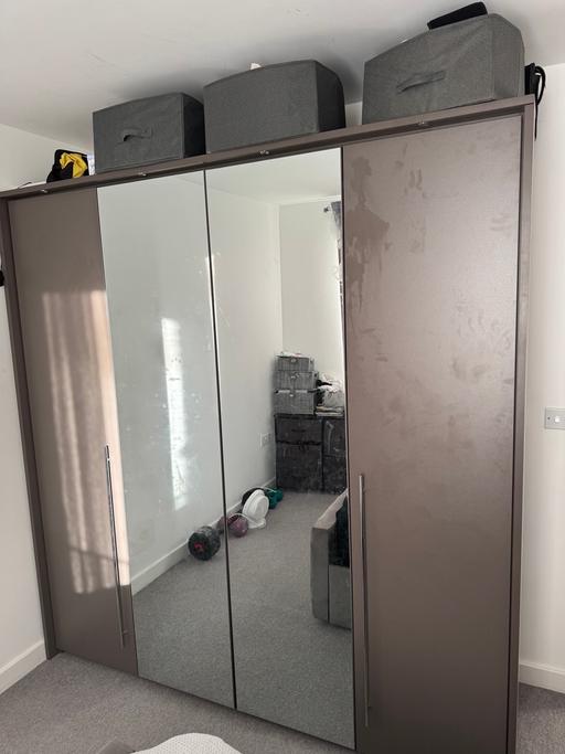 Buy & Sell Barking and Dagenham Barking - Barking and Dagenham - Photos for Large double mirror wardrobe with LED lights