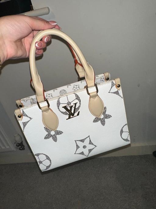 Buy & Sell Staffordshire Lichfield - Photos for WHITE DESIGNER HANDBAG