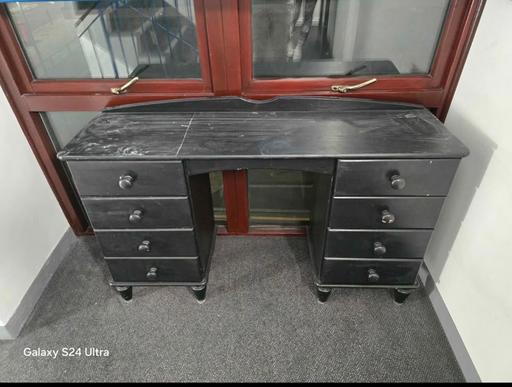 Buy & Sell East London Blackwall - East London - Photos for Makeup, computer desk