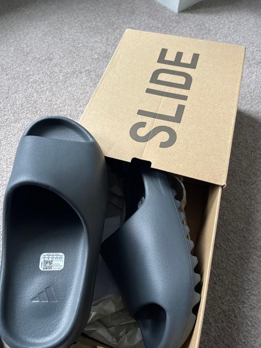 Buy & Sell Kent Maidstone - Photos for YEEZY SLIDES