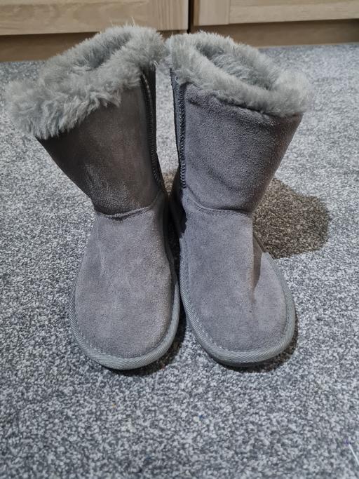 Buy & Sell West Midlands Birmingham - Photos for Girls grey suede type ugg boots size 3