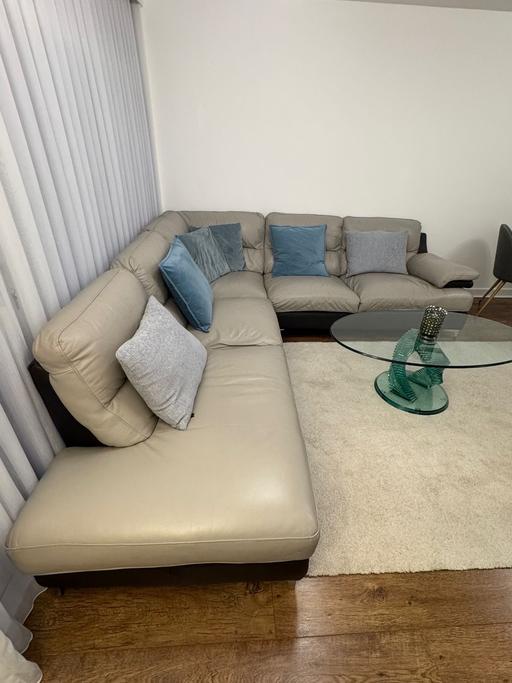 Buy & Sell North West London Colindale - North West London - Photos for Italian leather sofa