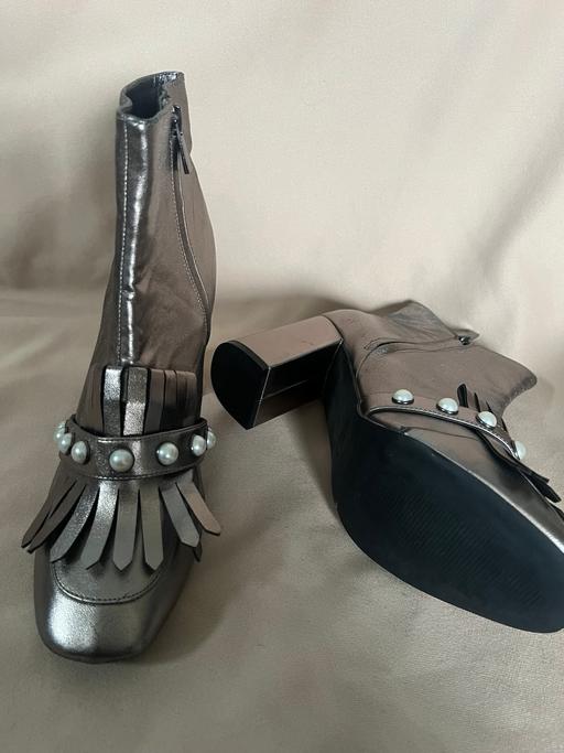 Buy & Sell Bedfordshire Central Bedfordshire - Photos for Primark Women’s Gold Pewter Mid Calf Boots 8