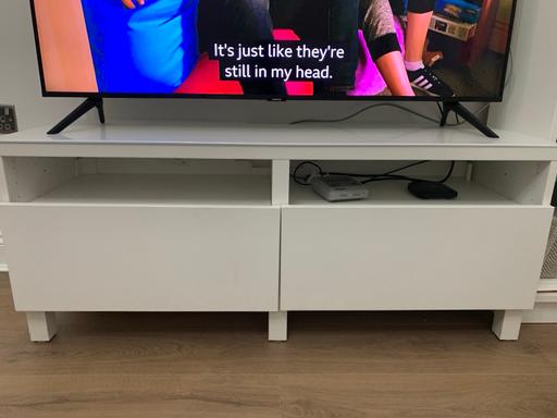 Buy & Sell East London Newham - Photos for 44” Samsung Tv and stand