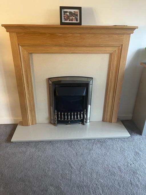 Buy & Sell Leicestershire Hinckley and Bosworth - Photos for Electric fire with oak and marble fire place