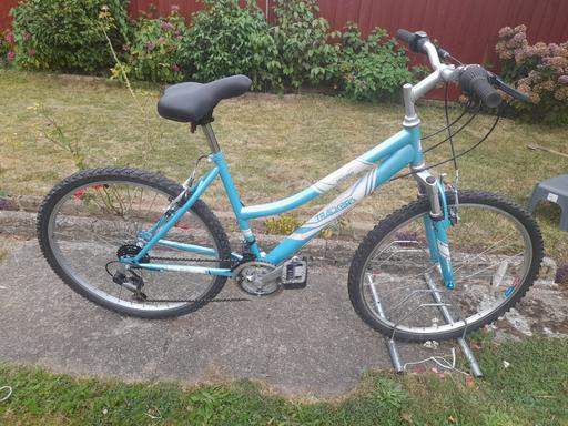 Buy & Sell West London Hillingdon - Photos for LADIES TRACKER BIKE BICYCLE