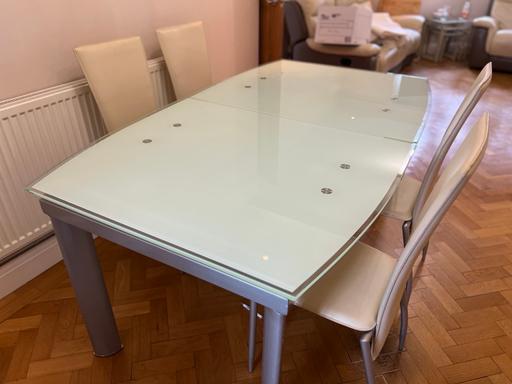 Buy & Sell East London Redbridge - Photos for Extendable glass dining table and 4 chairs 