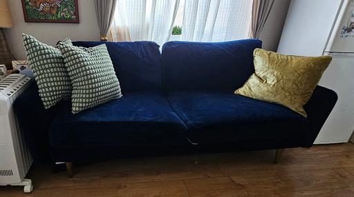 Buy & Sell North London Shacklewell - North London - Photos for 3-Seater Snug Sofa in Blue Velvet