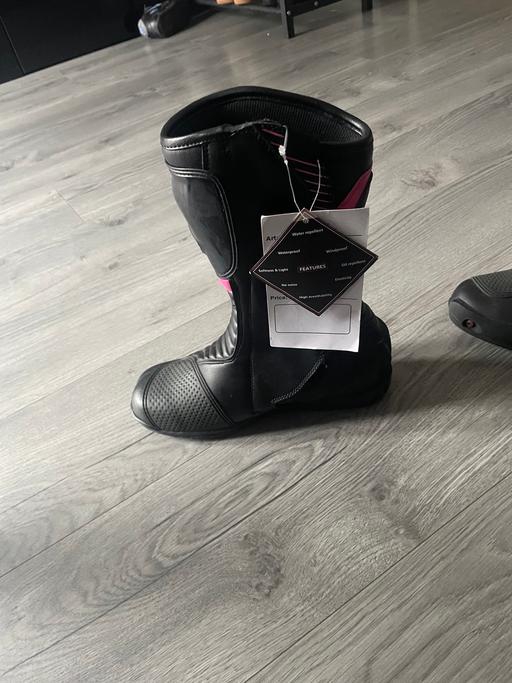 Vehicles West Midlands Walsall - Photos for Women’s motor bike boots size 4