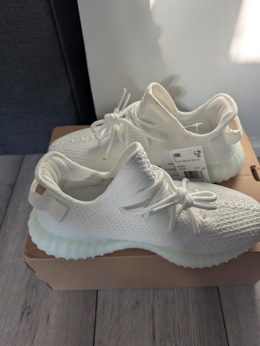 Buy & Sell South East London Tulse Hill - South East London - Photos for Yeezy Boost 350 V2 Cream white UK 6