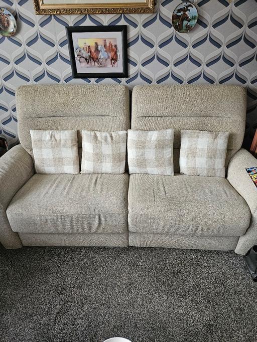 Buy & Sell Kent Swale - Photos for 3 settle sofa and chair cream colour