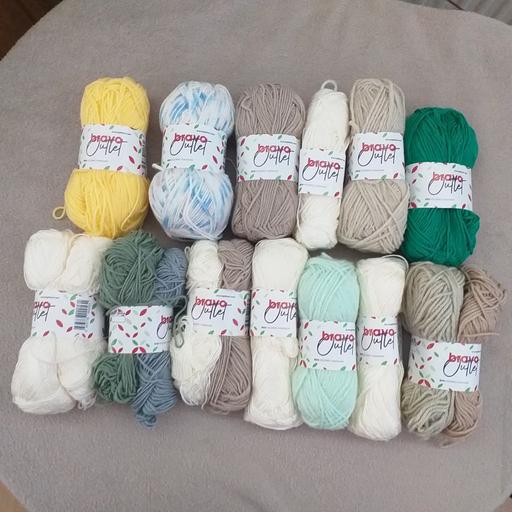 Classes Essex Basildon - Photos for 1000g of odd bits of yarn