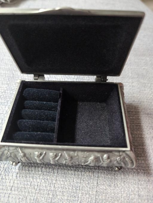 Buy & Sell South West London Kingston upon Thames - Photos for jewellery box