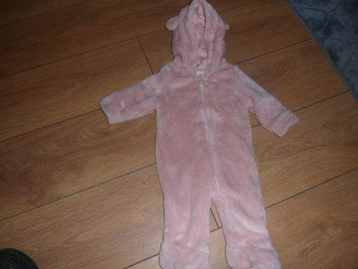 Buy & Sell Greater Manchester Oldham - Photos for PINK BABY SUITF&F 3 MONTHS