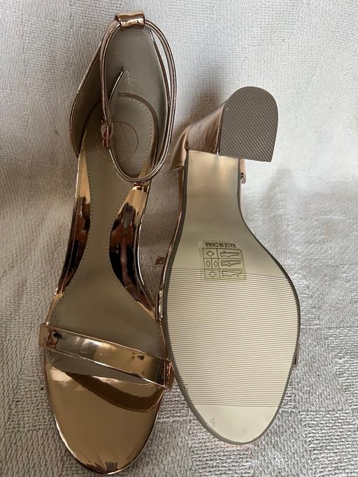 Buy & Sell Bedfordshire Central Bedfordshire - Photos for Misguided Rose Gold Block High Heel Sandals 8