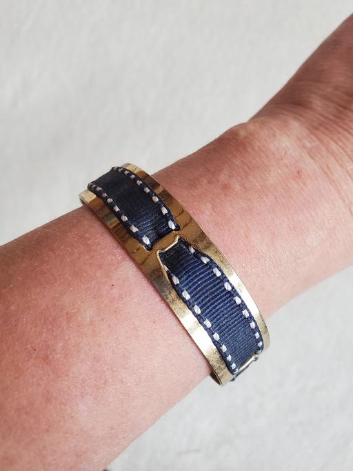 Buy & Sell Kent Dartford - Photos for Pretty Gold & Navy Ribbon Bracelet