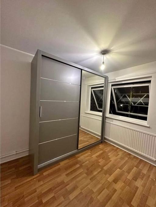 Buy & Sell Brent East Lane Business Park - Brent - Photos for Available in 2&3 Sliding door wardrobe