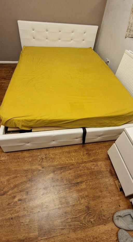 Buy & Sell West London Hillingdon - Photos for White Faux Leather King Size Bed