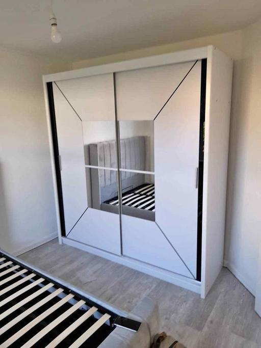 Buy & Sell Brent East Lane Business Park - Brent - Photos for Small Center Mirror Sliding door wardrobe