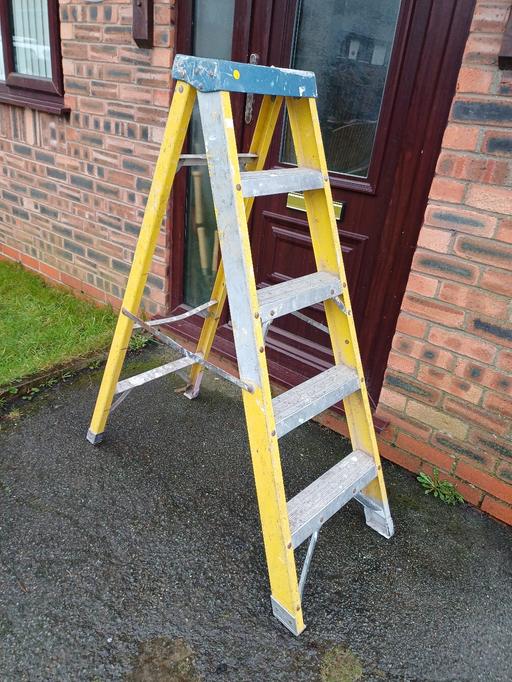 Buy & Sell Lancashire Blackburn with Darwen - Photos for FIBREGLASS STEP LADDER £30 BB3 0DU