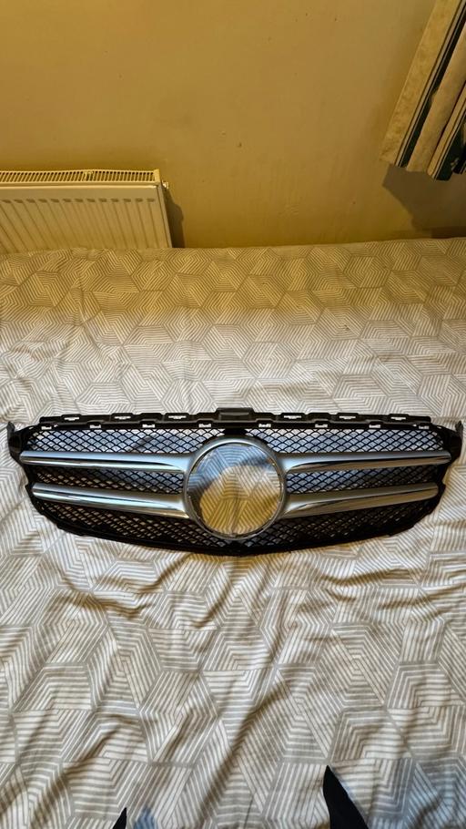 Vehicles Surrey Epsom and Ewell - Photos for MERCEDEZ BENZ - C-class | W205 front Grill