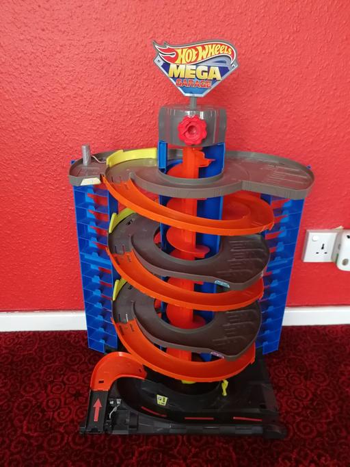 Buy & Sell West Midlands Sandwell - Photos for Hot Wheels Mega Garage