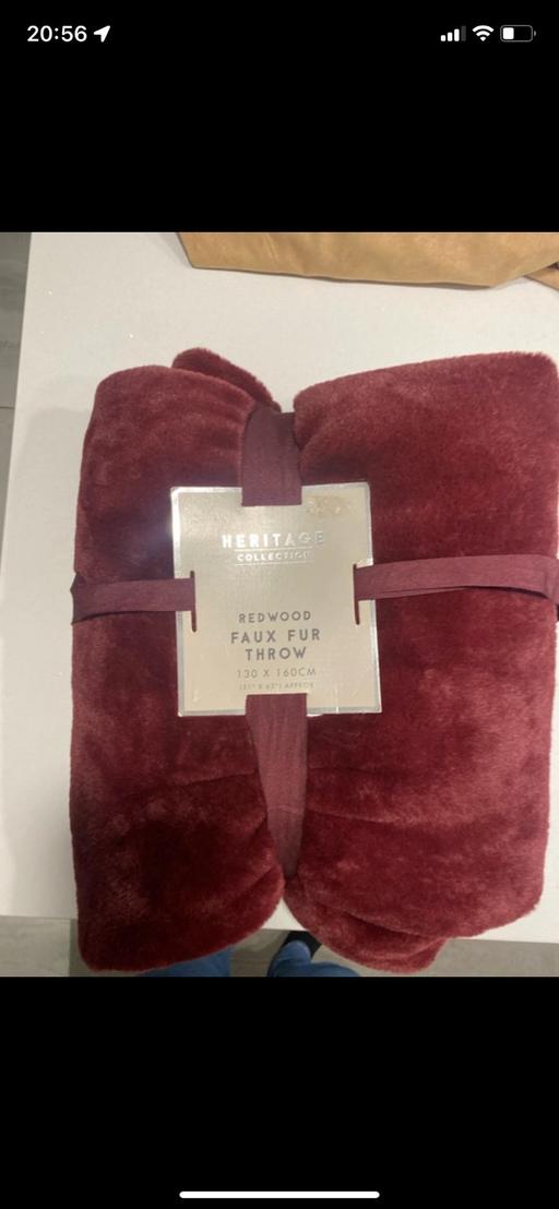 Buy & Sell West Northamptonshire Hartwell - West Northamptonshire - Photos for REDWOOD BURGUNDY FAUX FUR THROW LINED BRAND N