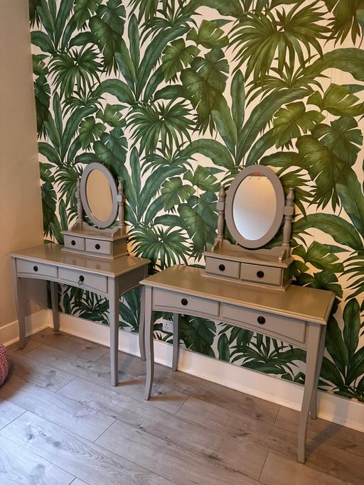 Buy & Sell Central London St Margarets - Central London - Photos for Two vanity tables with mirror