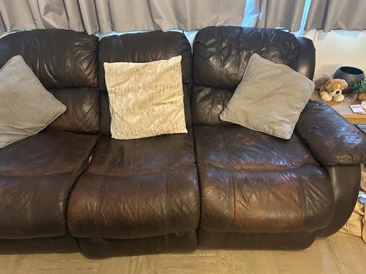 Buy & Sell West London Hounslow - Photos for Brown Leather Recliner Sofa - worn