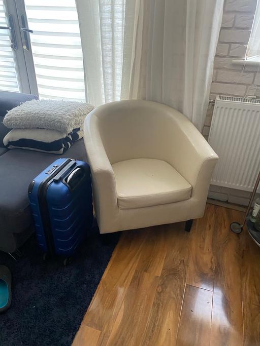 Buy & Sell Derbyshire Derbyshire Dales - Photos for Faux Leather Tub Chair In Cream