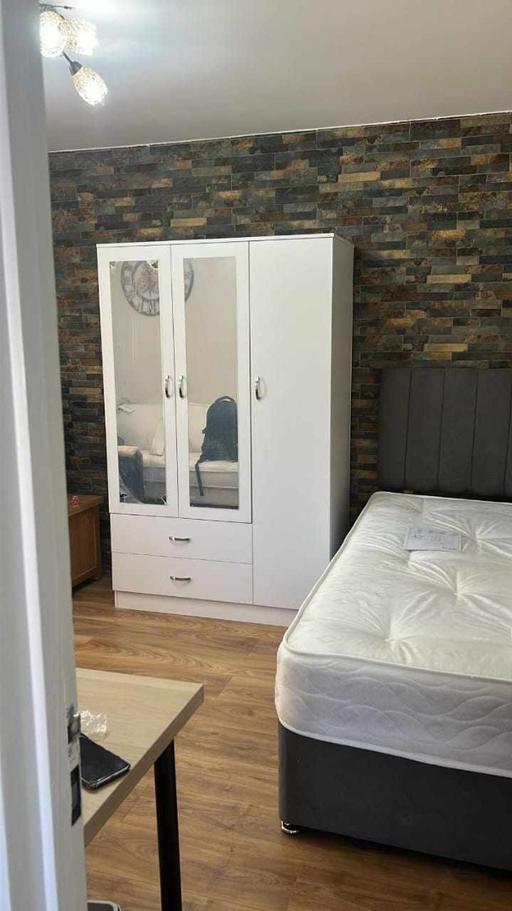 Buy & Sell Brent East Lane Business Park - Brent - Photos for Fully assembled Wardrobe available