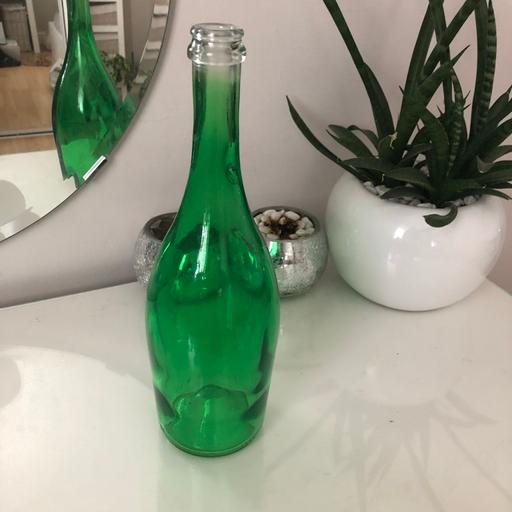 Buy & Sell Gloucestershire South Gloucestershire - Photos for Green vase bottle display