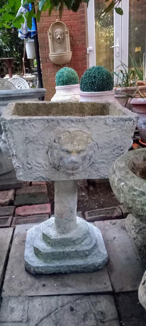 Buy & Sell West Midlands - Photos for ANTIQUE SADDLE STONE LION PLANTER