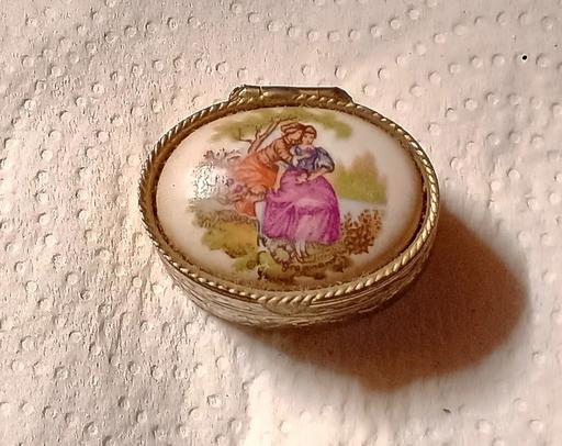 Buy & Sell Ealing Greenford - Ealing - Photos for Antique Porcelain Fragonard Trinket Box