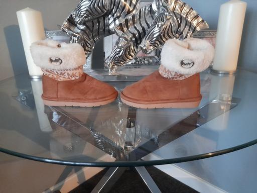 Buy & Sell Essex Southend-on-Sea - Photos for girls Micheal Kors Boots size 7