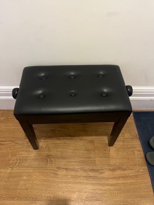 Buy & Sell South East London Croydon - Photos for Yamaha piano stool - a little broken RRP £100