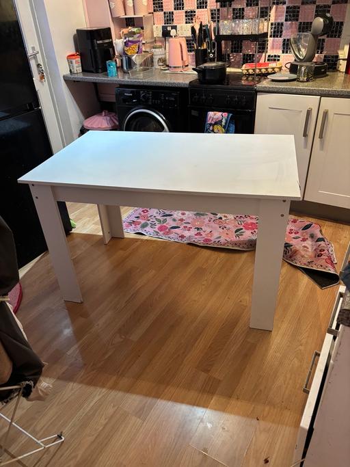 Buy & Sell Essex Harlow - Photos for Dining table