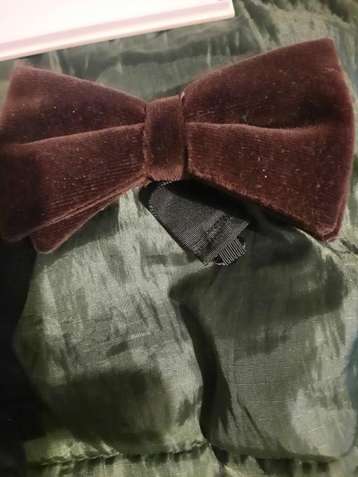 Buy & Sell South East London Nunhead - South East London - Photos for Brown velvet bowtie